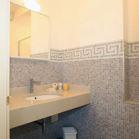 ベッド・アンド・ブレックファスト B＆b リアルト ドリーム 3*