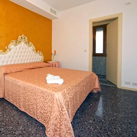 לינה וארוחת בוקר Rialto Dream