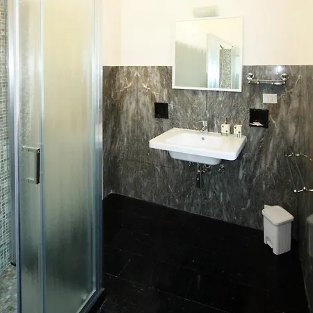 לינה וארוחת בוקר Rialto Dream